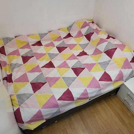 Stan Na Dan Prnjavor, Gajba U Centru Apartamento Exterior foto