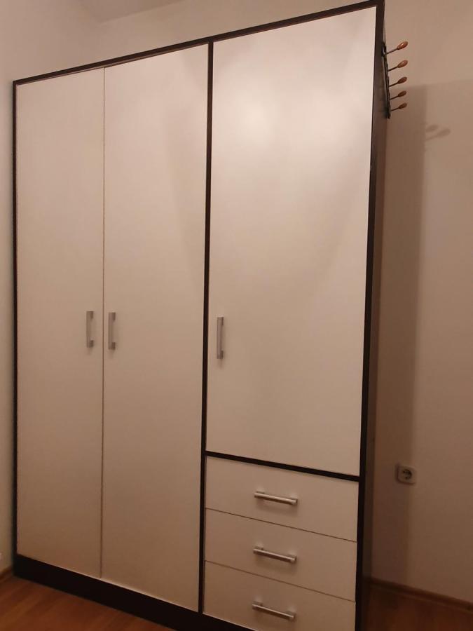 Stan Na Dan Prnjavor, Gajba U Centru Apartamento Exterior foto