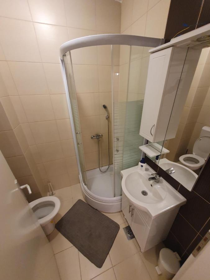 Stan Na Dan Prnjavor, Gajba U Centru Apartamento Exterior foto