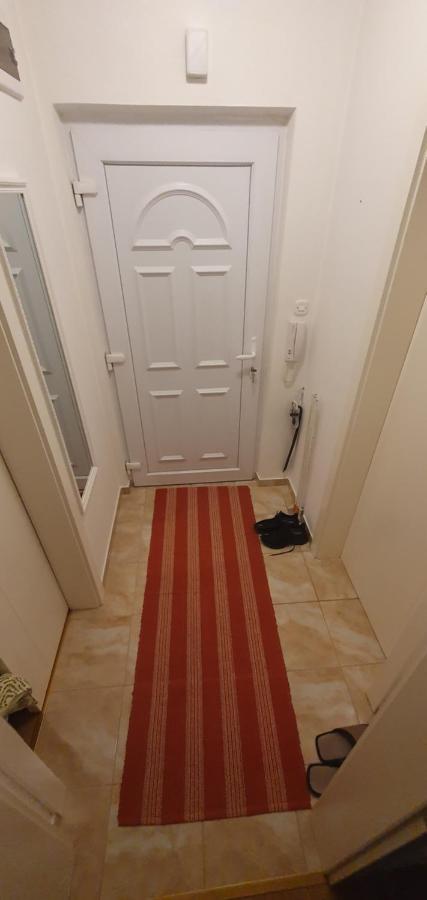 Stan Na Dan Prnjavor, Gajba U Centru Apartamento Exterior foto