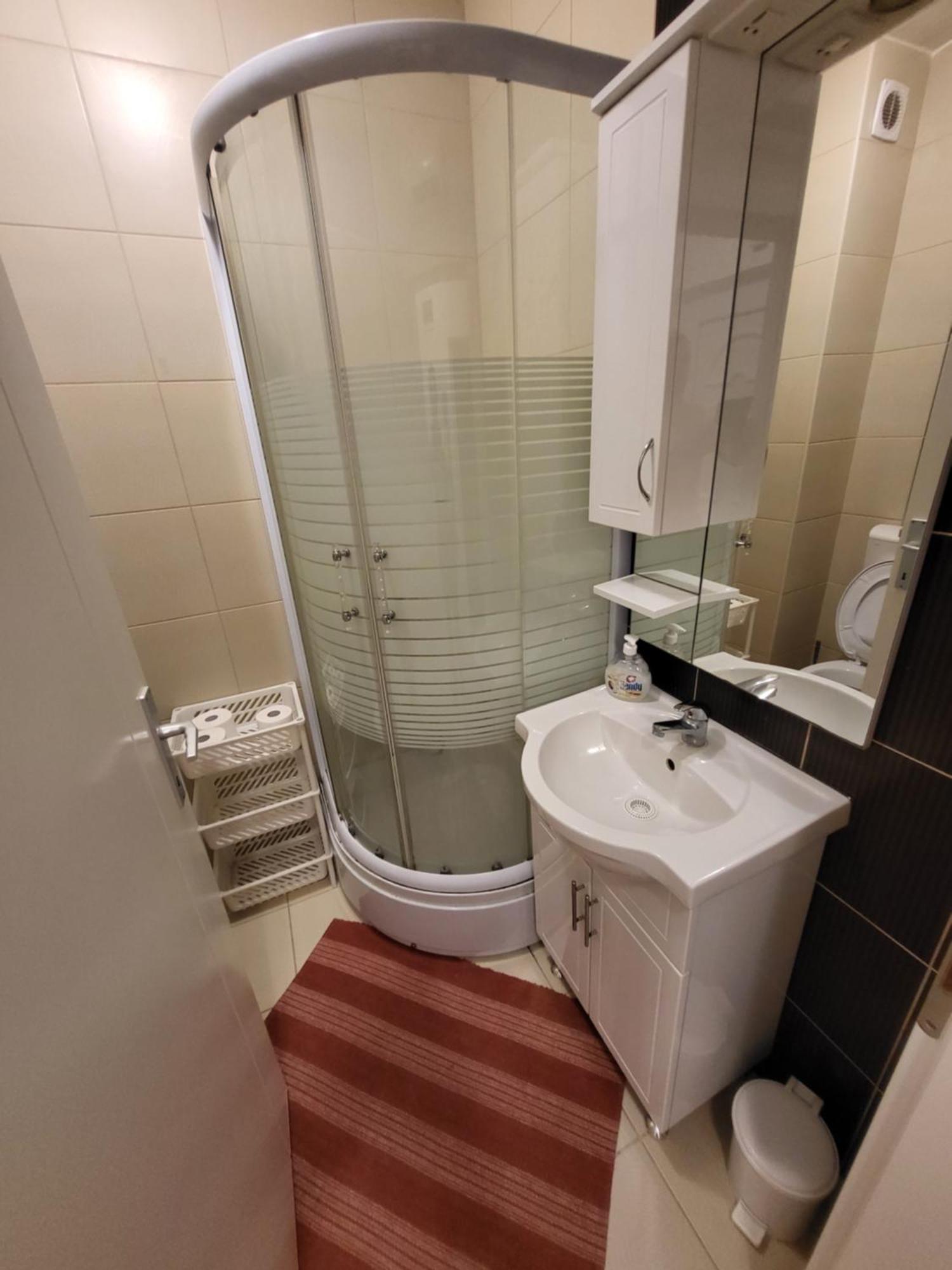 Stan Na Dan Prnjavor, Gajba U Centru Apartamento Exterior foto