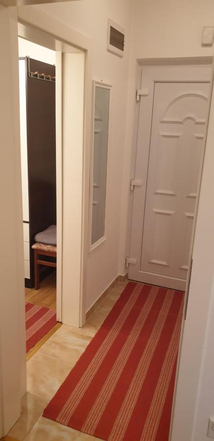 Stan Na Dan Prnjavor, Gajba U Centru Apartamento Exterior foto